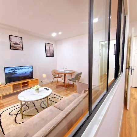 Netflix Bergson & Stade Guichard & Zenith & Cite Du Design Appartement